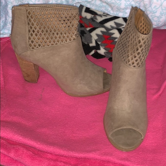 Ankle booties - Picture 1 of 5